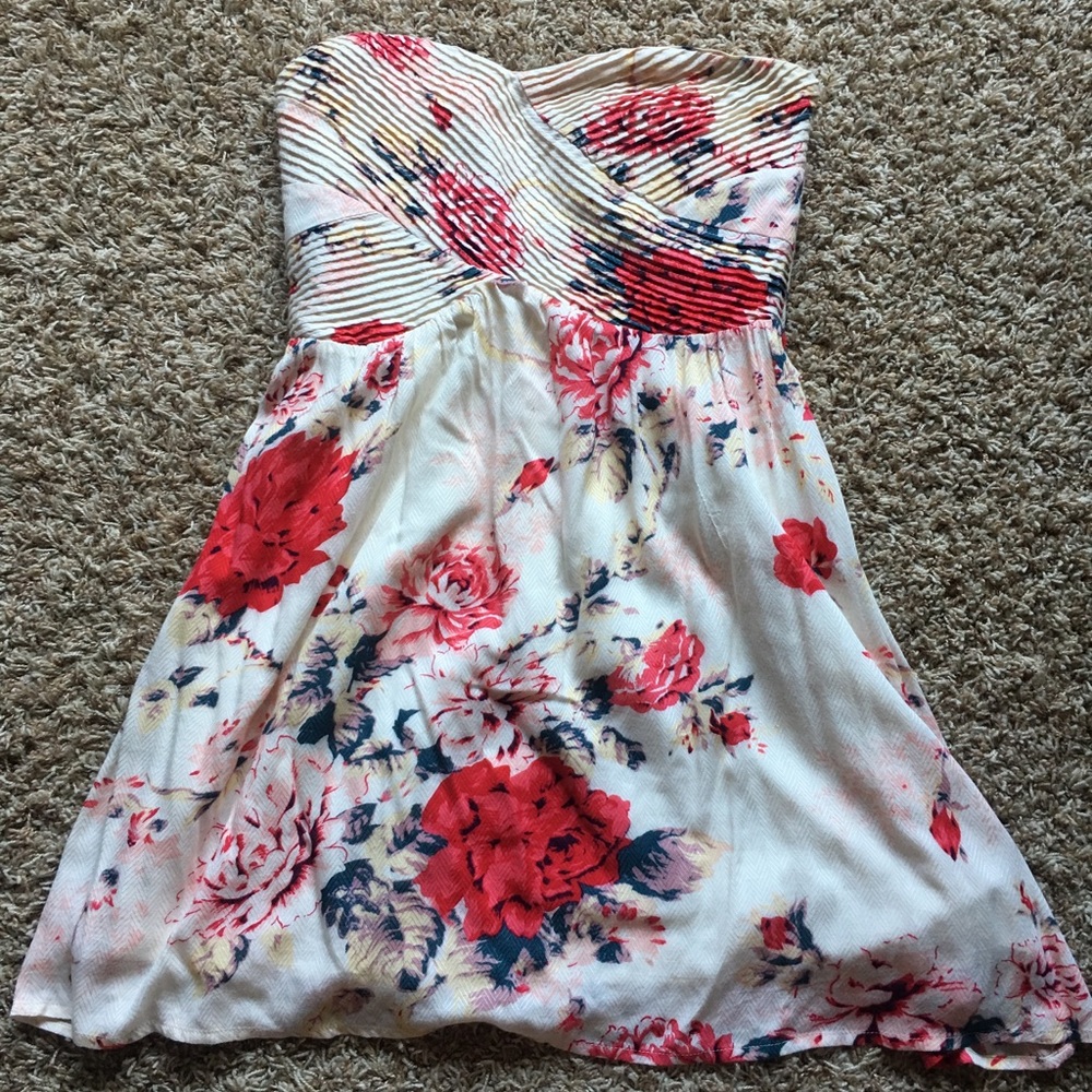 Kimchi Blue strapless floral dress